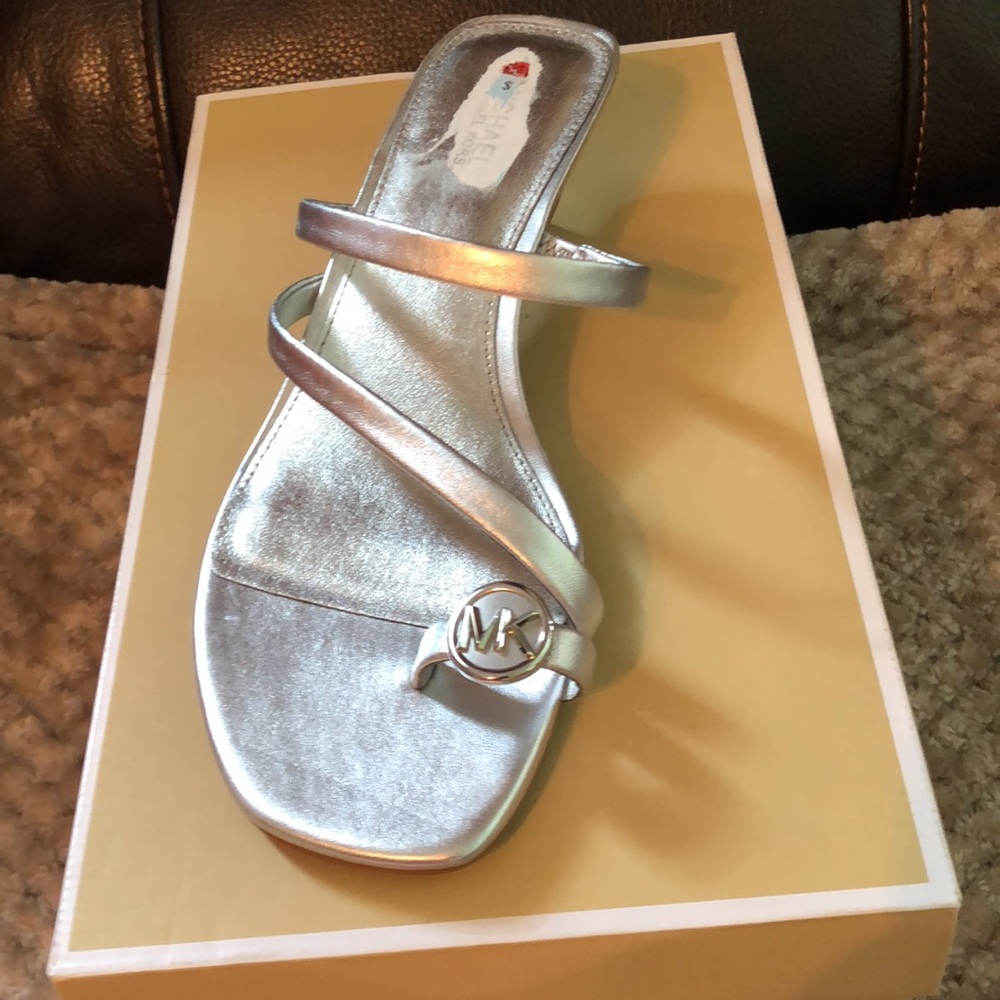 Michael Kors Womens Sandal - Picture 4 of 4